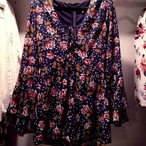 Lulu's Floral Romper Size Large - Bell Sleeves
